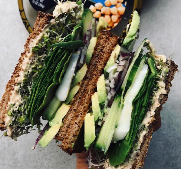 Veggie Sandwich with Traditional Hummus Thumbnail