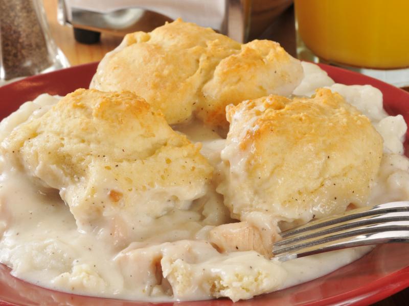 Biscuits with turkey gravy Thumbnail