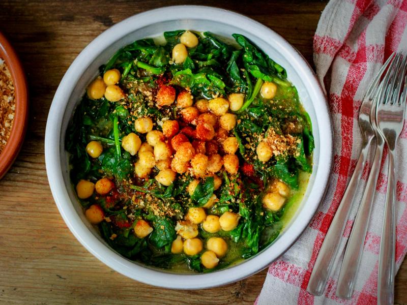 CURRIED CHICKPEAS WITH SPINACH