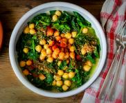 CURRIED CHICKPEAS WITH SPINACH